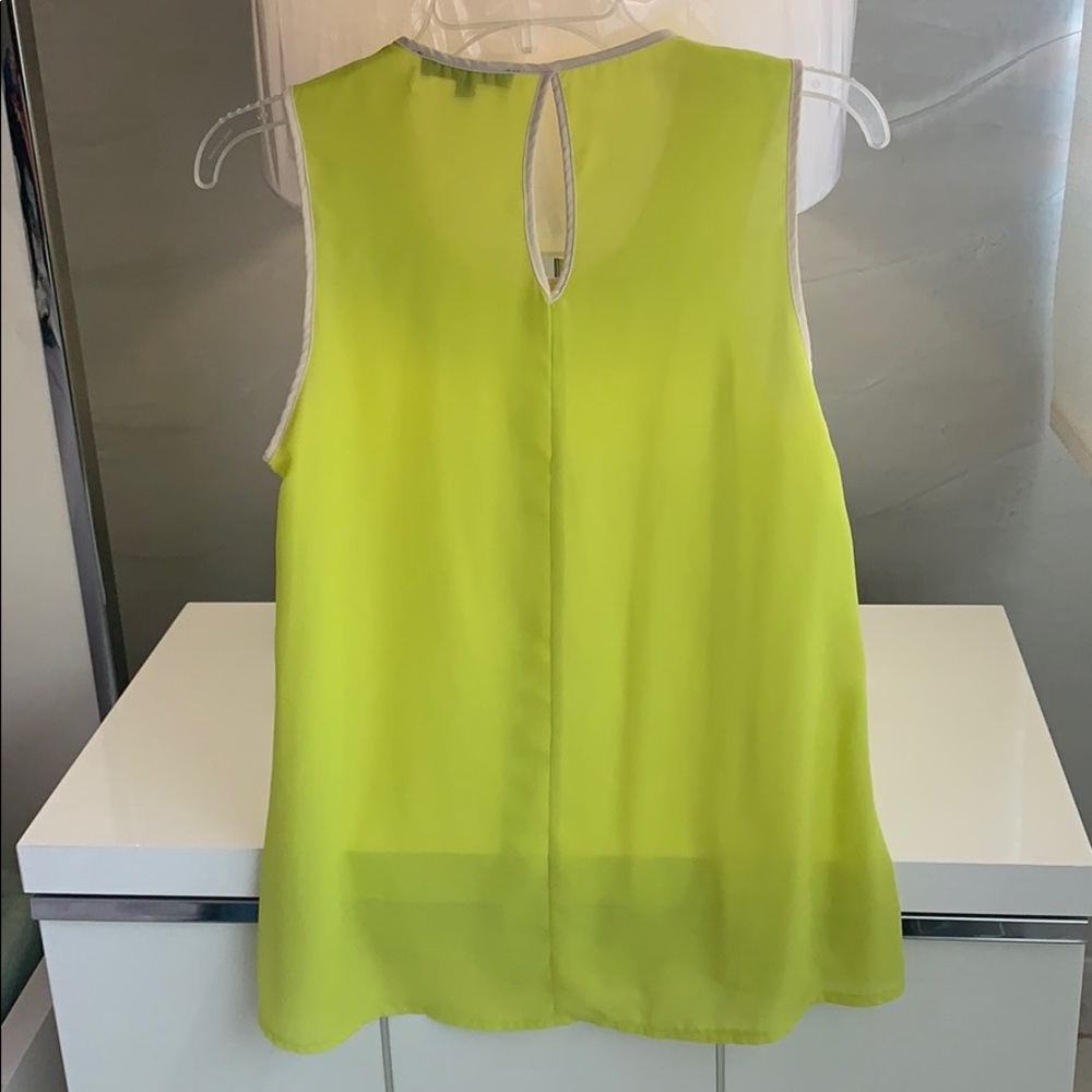 Cute blouse 💫 - Picture 2 of 5